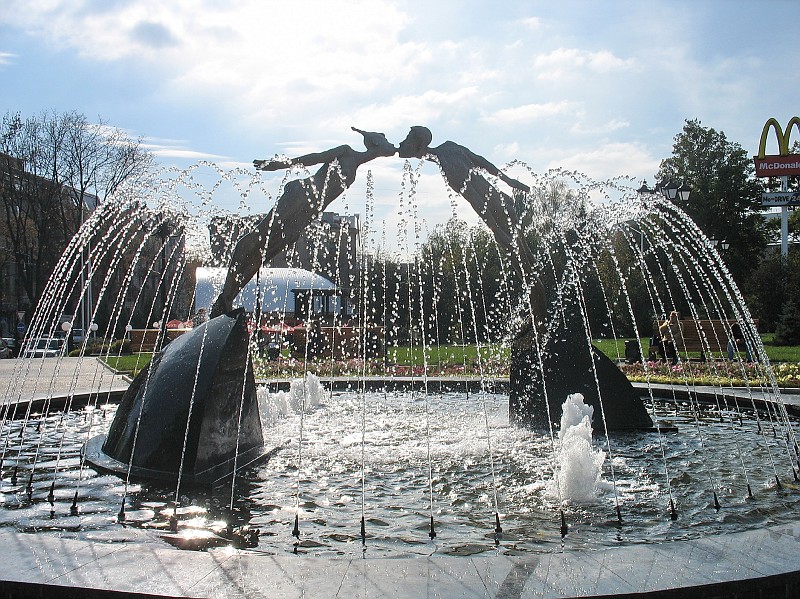 памятник влюбленным Харьков фото
