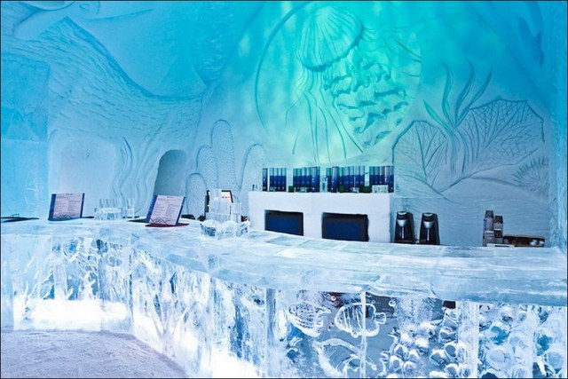 отель из льда