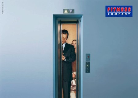 Необычная реклама: двери лифта в фитнес-центре
