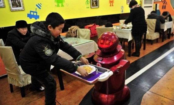 роботы в ресторане