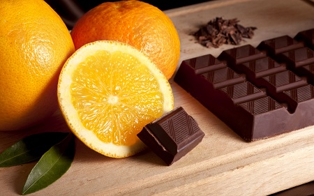 Маска для лица с апельсиновым соком и шоколадом