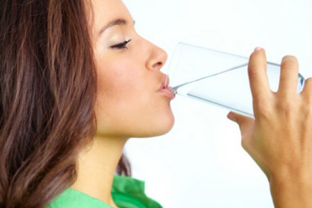 Як правильно харчуватися і худнути: вода