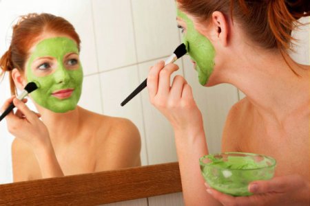 Поради косметологів: як зробити маски для обличчя будинку