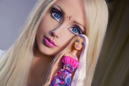 Какие характерные черты макияжа в стиле куклы Барби?