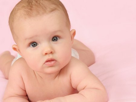 Развитие ребенка 4 месяца: что должен знать и уметь малыш