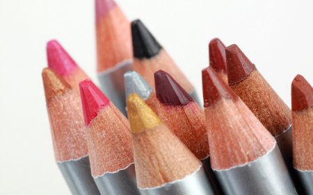 Які бувають олівці для макіяжу