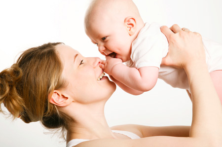 Думка фахівців: правильний розвиток дитини 4-5 місяців