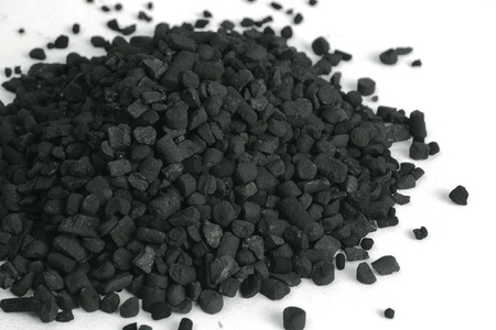 Чистка обличчя активованим вугіллям: застосування