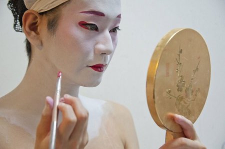 Японський макіяж очей в стилі гейші