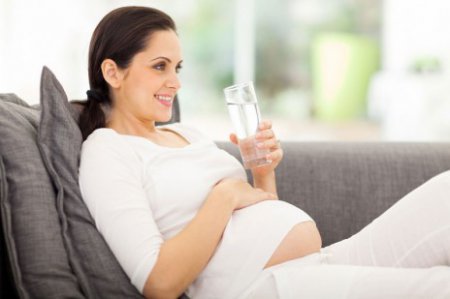 сколько жидкости пить при беременности
