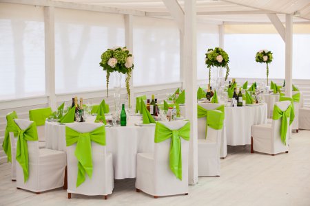 Как украсить свадебный зал