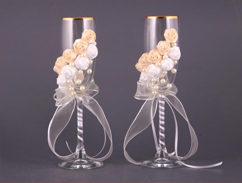 Как украсить бокалы на свадьбу? Фото идеи декора свадебных бокалов жениха и невесты