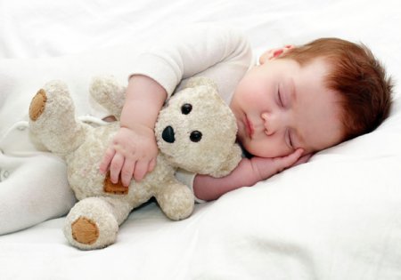Як привчити дитину засинати в ліжечку самому