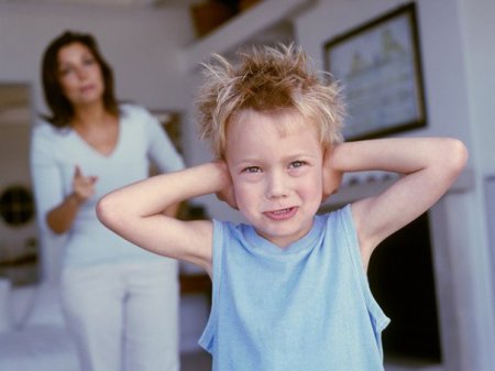 Почему упрямый ребенок – результат неразумного поведения матери?