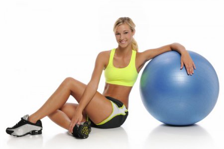 Упражнения с фитнес мячом для похудения