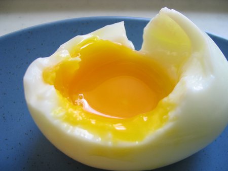 Варим яйцо всмятку
