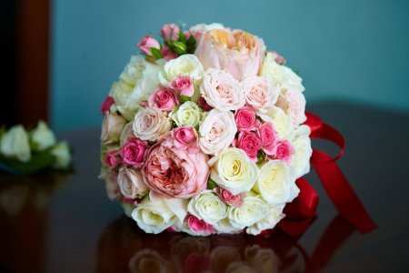 Весільний букет з троянд