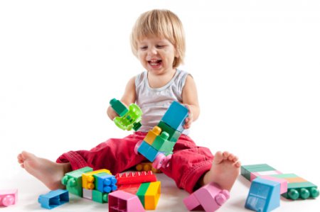 Нужно ли учить детей играть в игры, мнение психолога