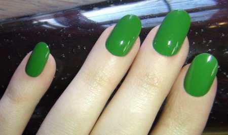 Дизайн нігтів: зелений літній колір