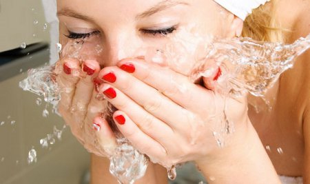 ТОП-5 правил чистки лица в домашних условиях для чувствительной кожи