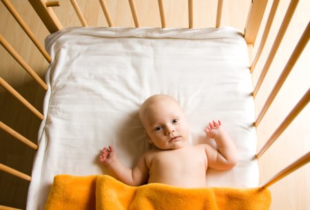 Как приучить ребенка 6 месяцев спать в кроватке