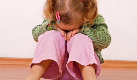 Что делать маме, если ребенок плачет в яслях: советы психолога