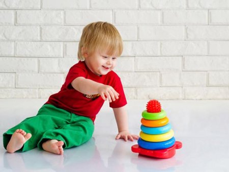 Как приучить ребенка играть одному